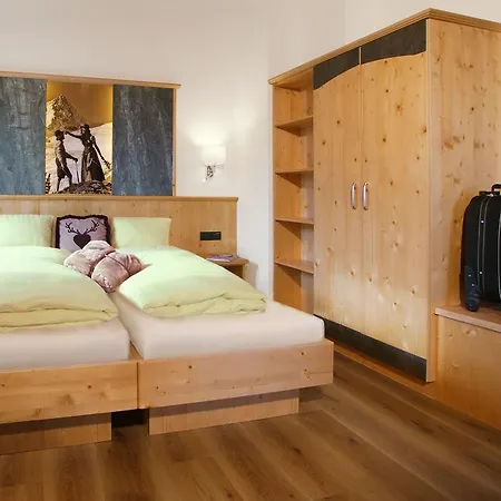 Haus Hintertux 3* Tux